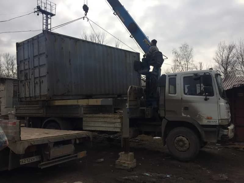 Погрузка контейнера краном-манипулятором