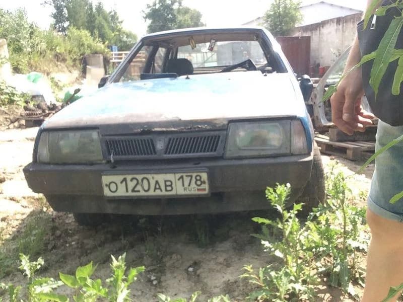 Автомобиль перед сдачей на металлолом